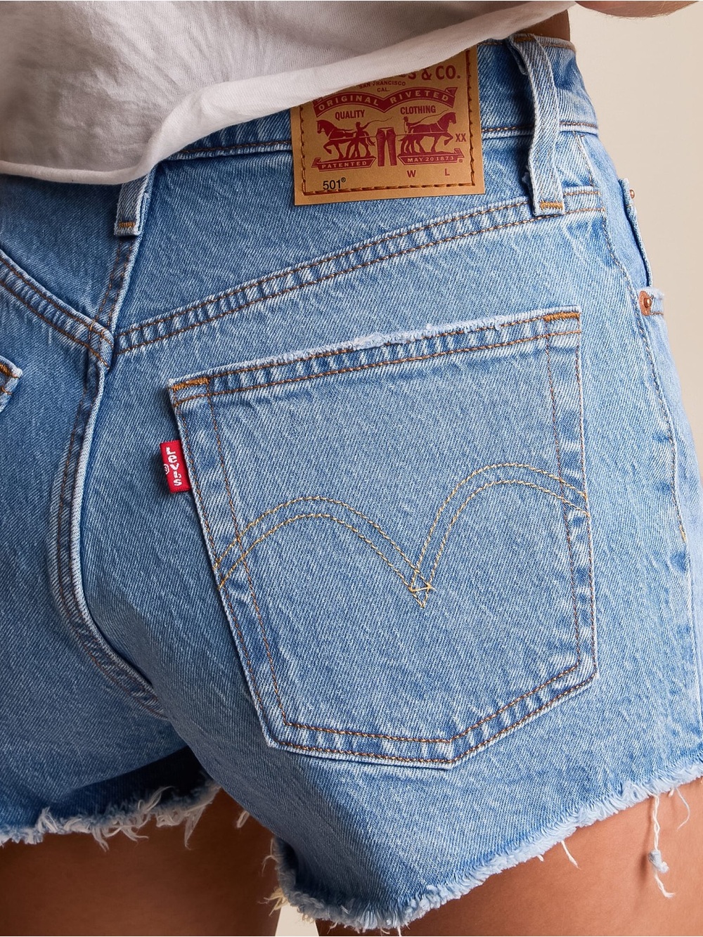 Levi’s 501 Light Wash Raw Hem Cutoff Denim Shorts W33